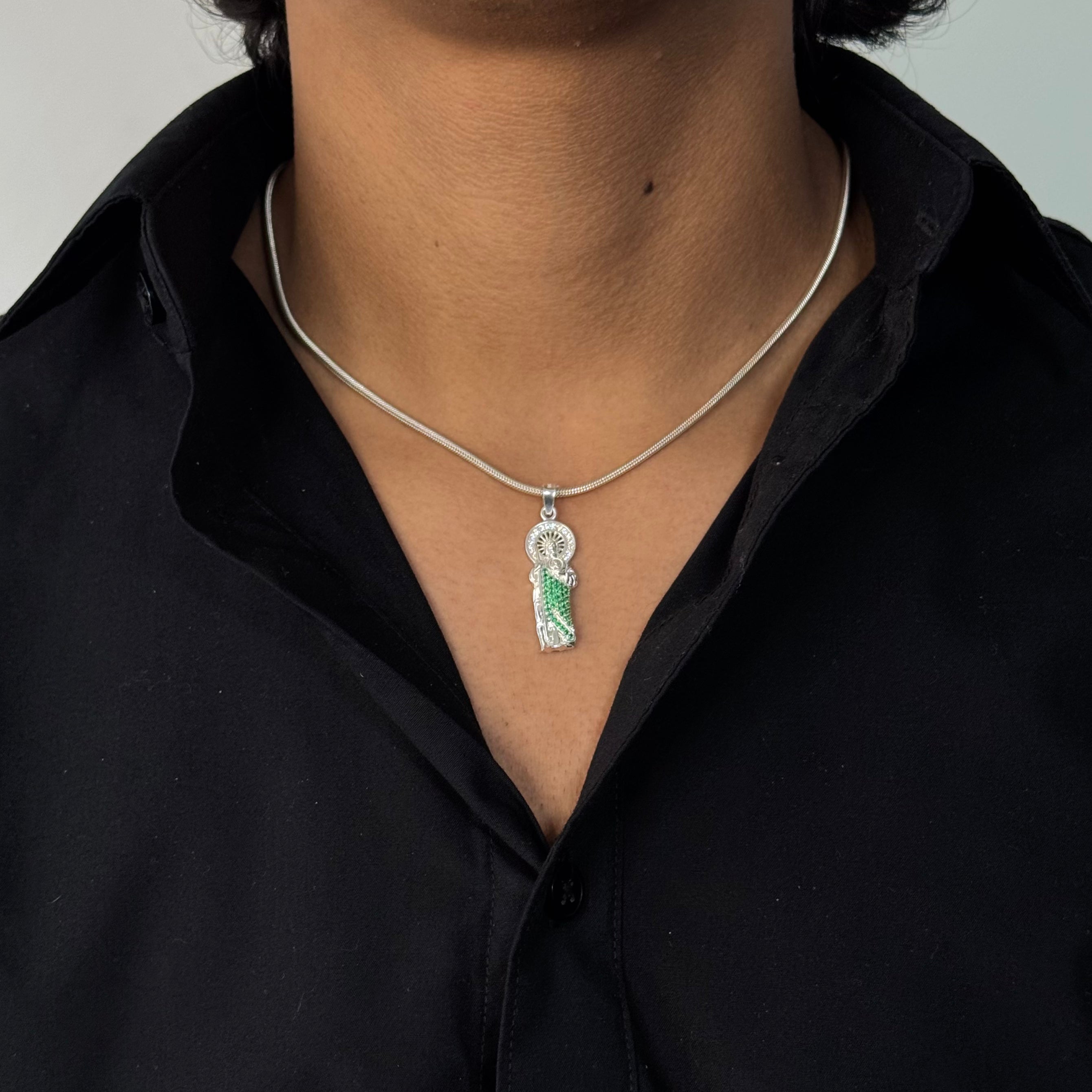 Dije San Judas Tadeo "Esmeralda Pavé" en Plata 925