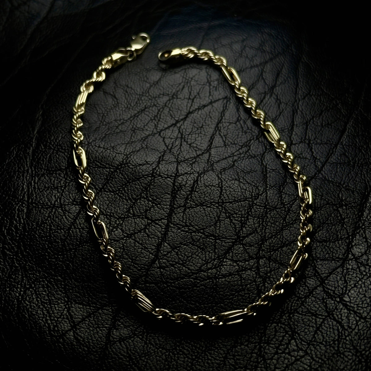 Pulsera Eslabón Fígaro en Oro 10K