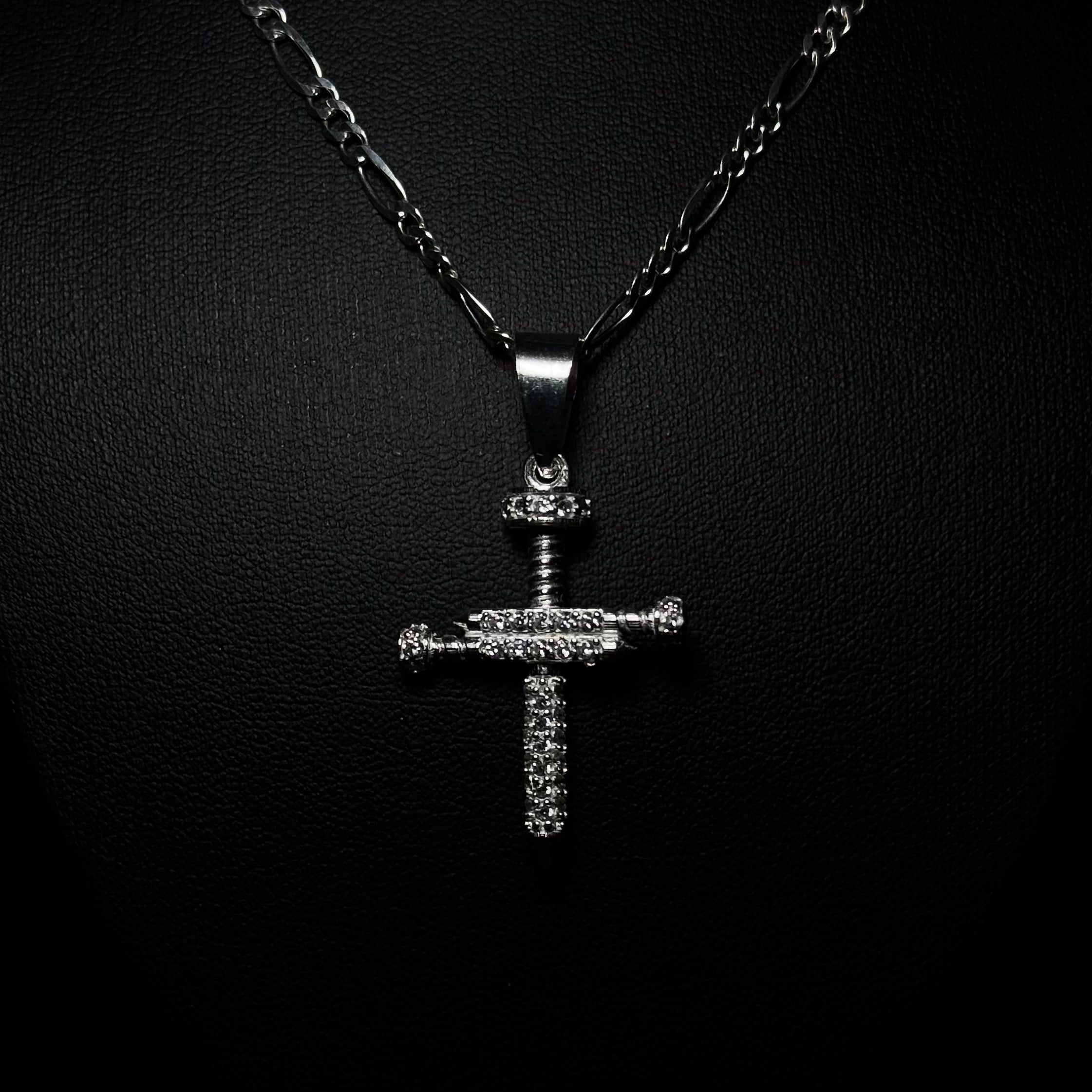Dije Cruz de Clavos Pavé en Plata 925