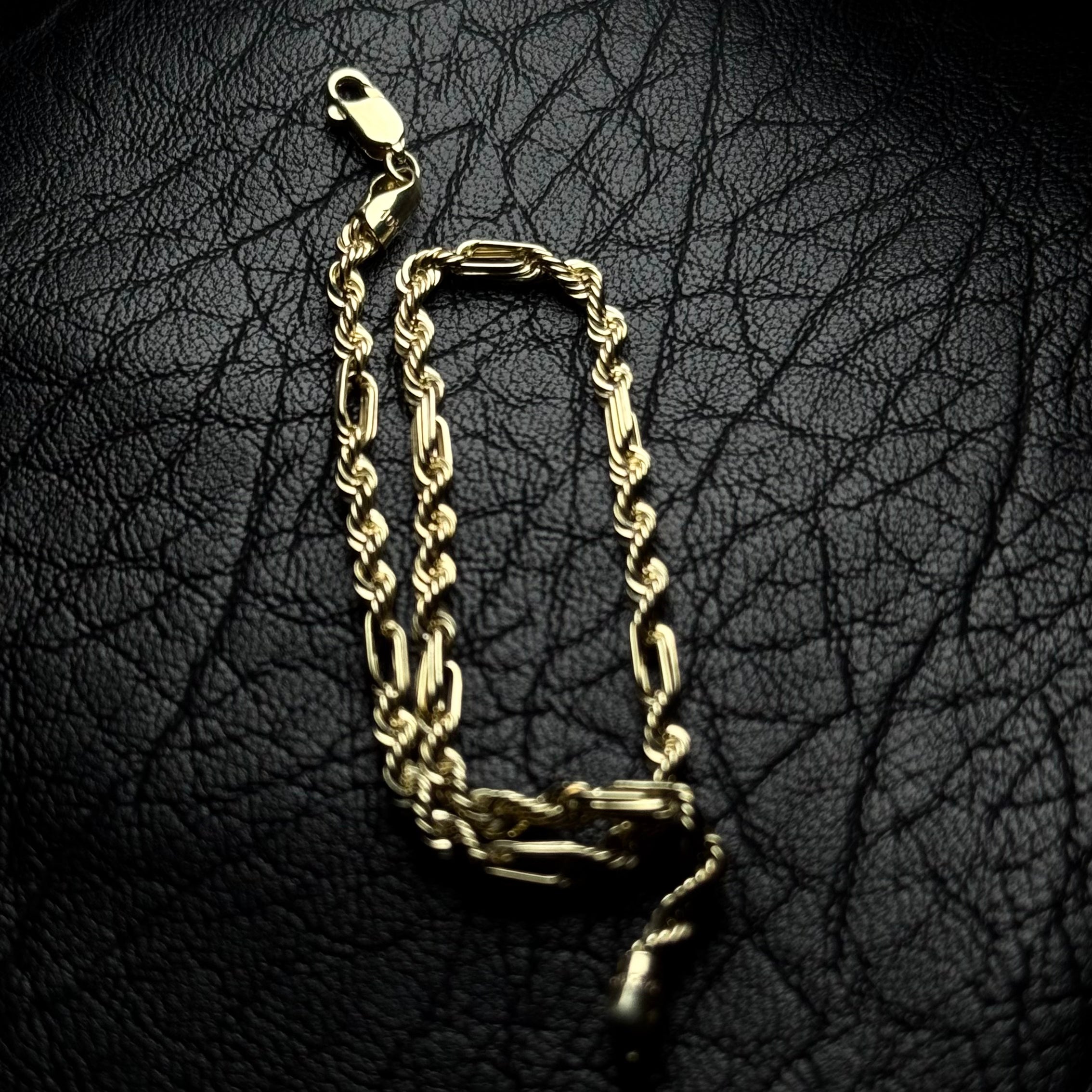 Pulsera Eslabón Fígaro en Oro 10K